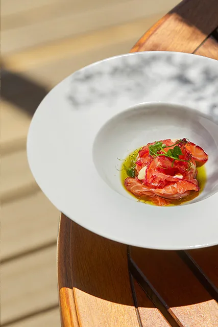 Carpaccio in luce naturale — fine dining, Daniele Fiore